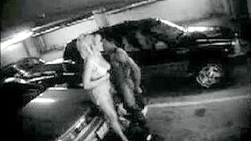 Pornô Interracial Escondido - Casal Gordinho Amador Fodendo no Estacionamento