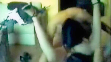 Casal Latino Amador em Pornô Caseiro com Câmera Escondida no DF