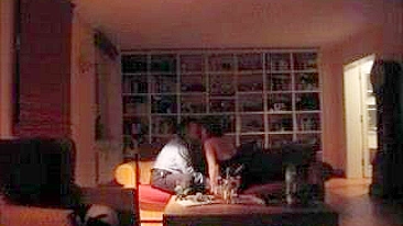 MILF Flagrada Traindo na Câmera Escondida! Esposa Amadora Expõe Traição.