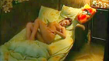 Peituda Amadora Se Masturbando com Consolo e Dedos em Câmera Escondida