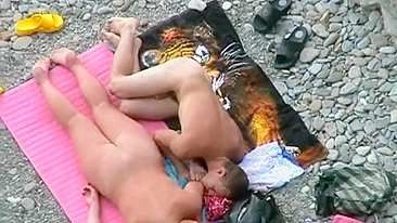 Espiando MILF na Praia! Câmeras Escondidas Flagram Esposa Safada em Aventuras Voyeur