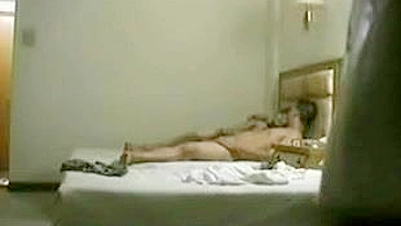 Espiando asiáticas peludas da faculdade com peitinhos e corpos magrinhos