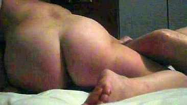 MILF Mãe Flagrada em Affair Secreto com Amiga pela Câmera Escondida