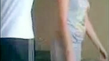 Adolescente Russa em Câmera Escondida Fazendo Sexo de Quatro com Gemidos e Orgasmos