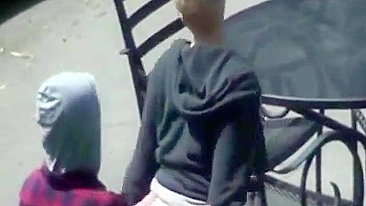 Loira Universitária Exibida Fodendo com Namorado Skatista em Pornô Caseiro Escondido