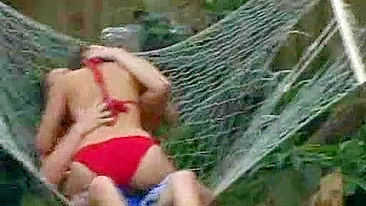 Espiadinha - Flagrando Irmã Transando Quente com Namorado em Câmera Escondida