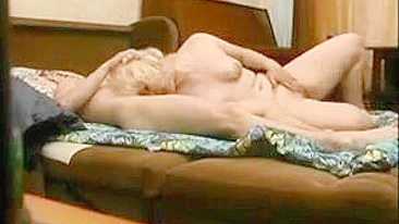 MILF Cavalgando Pauzão de Cowboy na Câmera Escondida