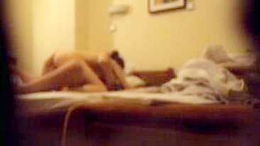 Espiando Cavalgada de Vaqueira em Pornô Amador com Câmera Escondida