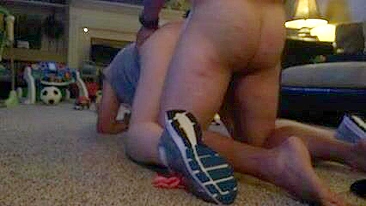 Garota Amadora em Câmera Escondida Gozando de Quatro com Gemidos