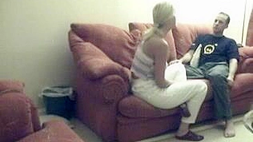 Espiando Vizinhos Transando - MILF Loira Amadora de Quatro em Câmera Escondida