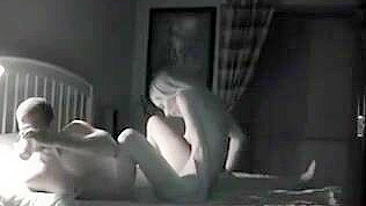 Loirinha safada miúda em foda na câmera oculta gozando quente!