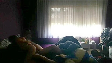 Romance Sensual com Câmera Escondida - Sexo Caseiro de Cowgirls Amadoras