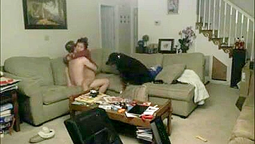 Espiando Asiática Magrinha de Pernas Longas em Pornô Caseiro Amador