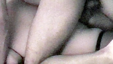 Caso Secreto de MILF com Amigo do Pai Pego na Câmera Escondida