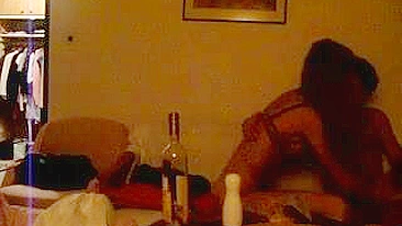 Morena Amadora Cavalgando Caseira na Câmera Escondida Magrinha de Peitinhos