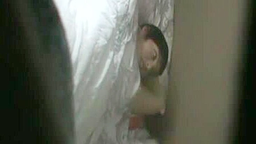 Morena Gostosa Flagrada Traindo na Câmera! Peitões Expostos!