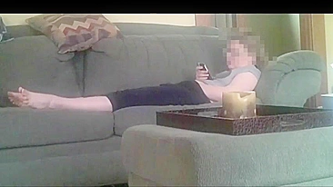 Espiando Irmã postiça Se Masturbando em Segredo com Câmera - Loira Amadora da Facul Dedando com Óculos Até Gozar