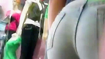 Espiando Bundas Amadoras em Shorts Jeans Apertados - Compilação