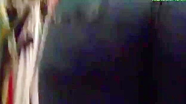 Espiando Bundas Amadoras em Shorts Jeans Apertados - Compilação