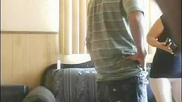 Espiando Latina Peluda Amadora Cavalgando na Câmera Voyeur