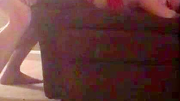 Esposa MILF em swing com maridão corno na câmera escondida