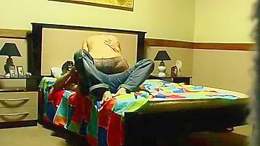 Espiando Chamada de Bunda Latina com De Quatro e Câmeras Escondidas