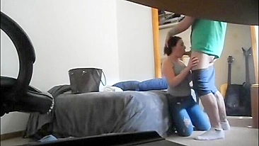 Espie Câmera Escondida: Foda na Cara com Garganta Profunda de Morena Voyeur