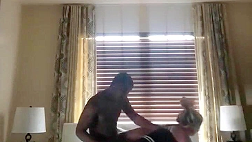 Calor Escondido! Líder de Torcida Cavalgando Pauzão Preto