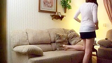 Voyeur Pega Adolescente se Masturbando em Vídeo Caseiro na Spycam