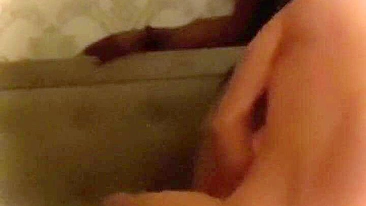 Cara Negro do Tinder em Trio Escondido - Gangbang Interracial Amador