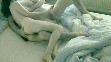 Punheta Amadora em Câmera Escondida com Pauzão e Gozada