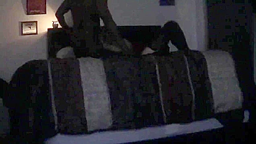 Câmera Escondida Pega Esposa Gostosa Transando com Negão e Marido Corno