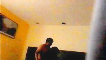 Espiando Foda Quente de Morena Amadora Cavalgando com Câmera Escondida