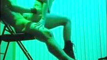 Stripper Asiática Cavalgando em Pornô Amador com Câmera Escondida