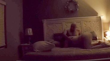 Ninfomaníaca Selvagem Fode em Câmera Escondida - Sexo Amador com Gozada e Gemidos