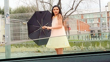 MILF provoca cara com sua xota safada em pornô amador no carro