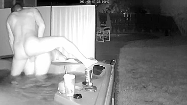 Espiando Vadia do Tinder de Quatro em Pornô Caseiro de Câmera Escondida