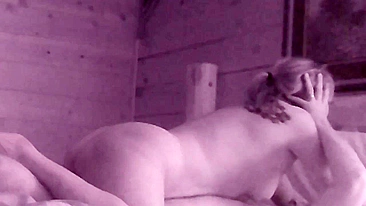 Esposa MILF em Ménage Escondido com Bundão e Orgasmos