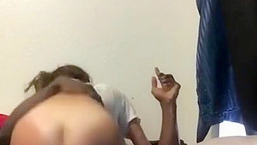 Universitária em Foda Interracial com Negão em Pornô Caseiro Amador