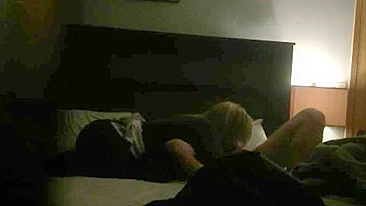 MILF Chupando Mamãe Amadora em Pornô Caseiro Escondido