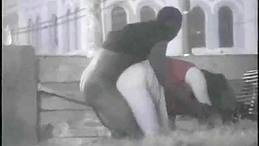 Casal Interracial Exibicionista Fodendo ao Ar Livre com Câmeras Escondidas