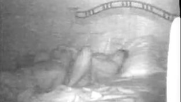 Esposa MILF se Delicia em Segredo com Câmera Escondida