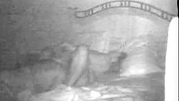 Esposa MILF se Delicia em Segredo com Câmera Escondida