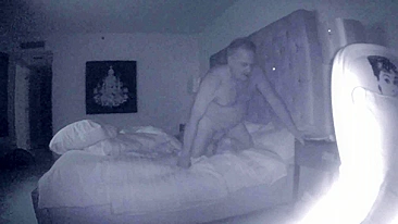 Loira Madura Faz Boquete Secreto na Cam