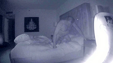 Loira Madura Faz Boquete Secreto na Cam