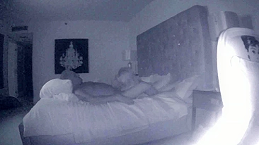 Loira Madura Faz Boquete Secreto na Cam