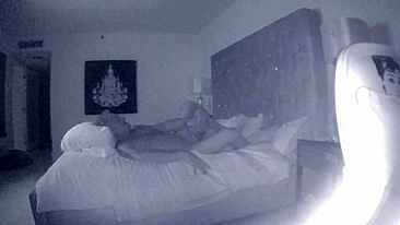 Loira Madura Faz Boquete Secreto na Cam