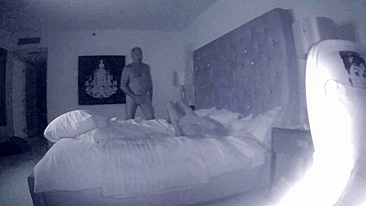 Loira Madura Faz Boquete Secreto na Cam