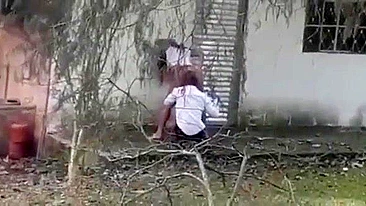 Morenas Amadoras Flagradas Transando ao Ar Livre em Público