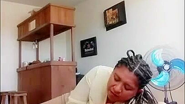 Amadora Latina Katia Chupando Pau com Bolas em Câmera Escondida